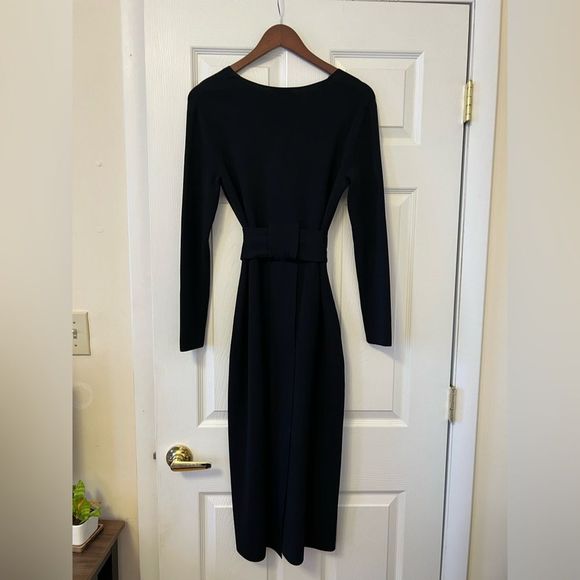 COS black v-neck knit dress - Picture 2 of 12